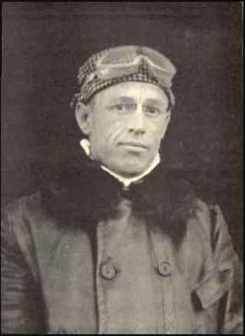 Archibald "Arch" Hoxsey is Born