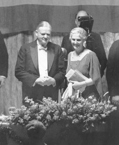 Herbert marries Lou Henry