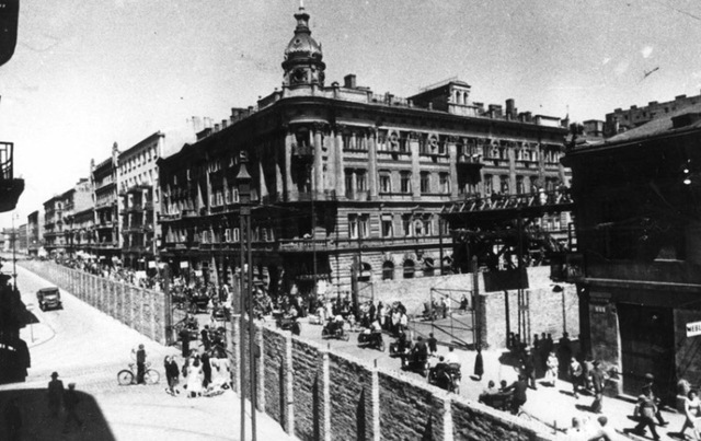 The Warsaw Ghetto Opens