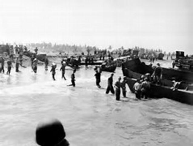 MacAthur land troops.