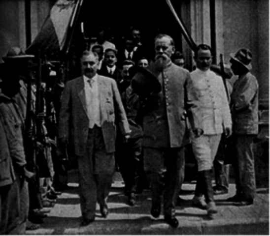 Huerta fue derrotado por el Ejército Constitucionalista de Venustiano Carranza.