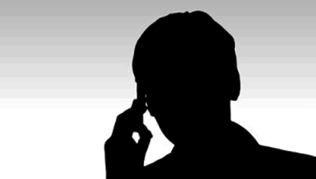 Calls Sally Hayes and makes a date with her for that afternoon.Holden checks out of the Edmont.