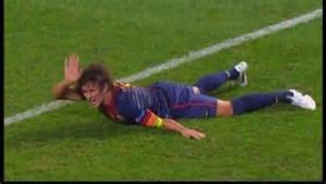 Puyol es va dislocar el colze