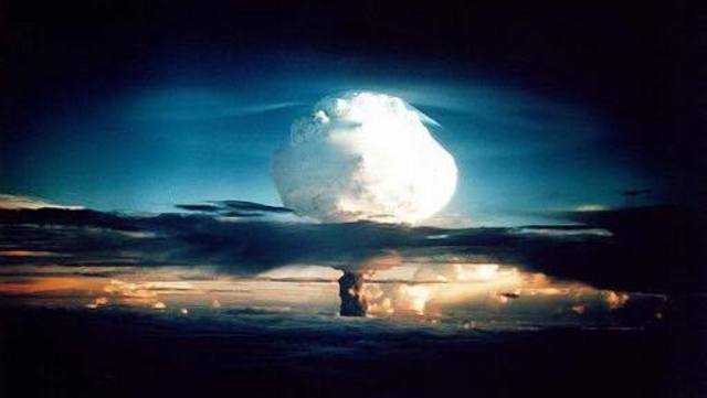 Explotion of the First Hydrogen Bomb