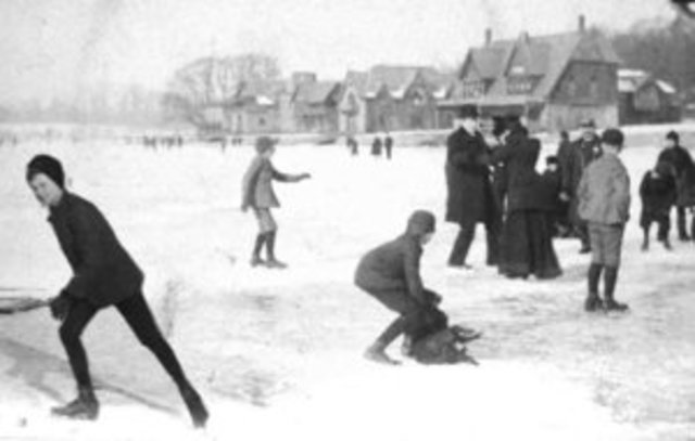 First U.S. Skating Club Formed