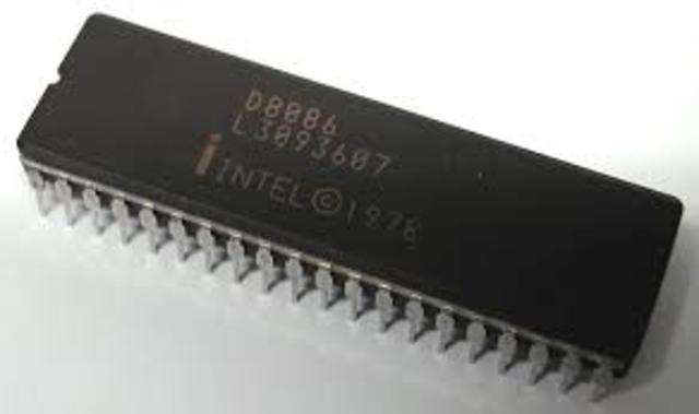 El primer microprocesador de 16 bits fue el 8086, seguido del 8088