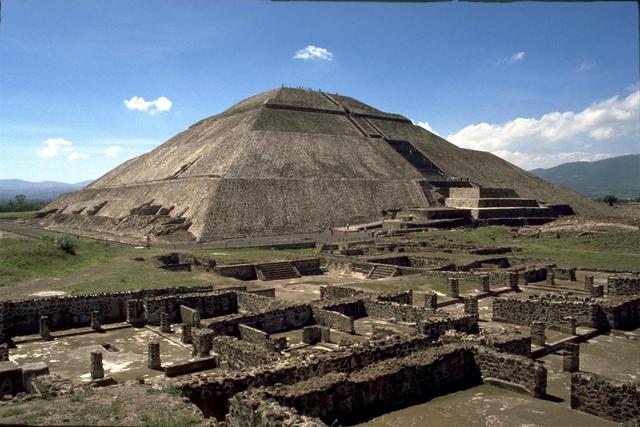 End of mayan alliance with Teotihuacan due to its collapse