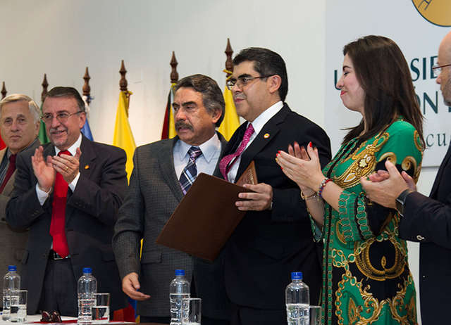 CÉSAR MONTAÑO ASUME EL RECTORADO DE LA ANDINA