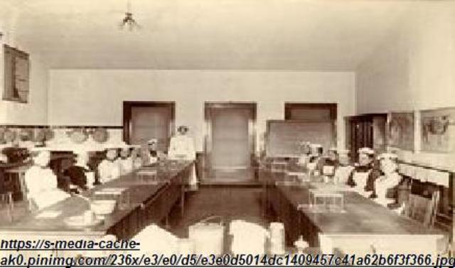 Imparten clases en Universidad de Michigan.