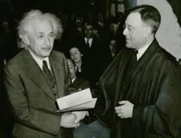 Einstein gana el premio nobel de fisica14 Jan 1921