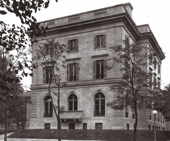 King and his wife move