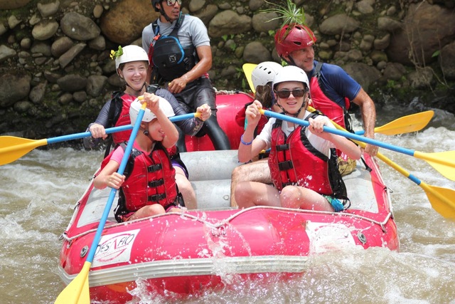 Mi familia viajó a Costa Rica el 24 de julio del 2015.  Fuimos a la playa.