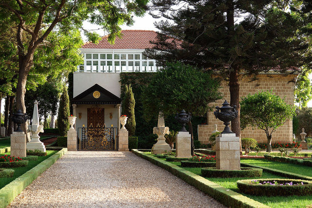 Death of Mirza Husayn ‘Ali (“Bahá’u’lláh,” or “Glory of God”)