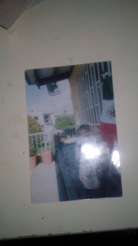 sali de adelita en un festival