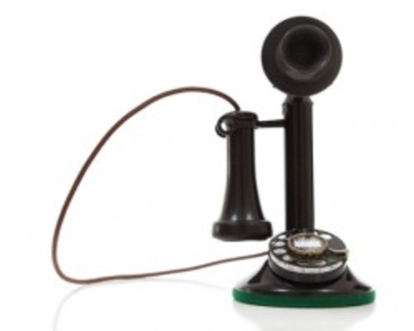 Instalación de la primera línea telefónica