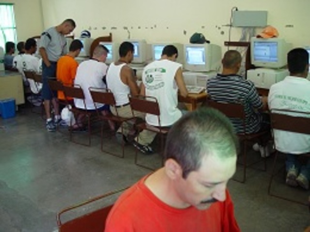 Reformas a los artículos 18 y 21 Constitucionales. “reinserción a la sociedad”