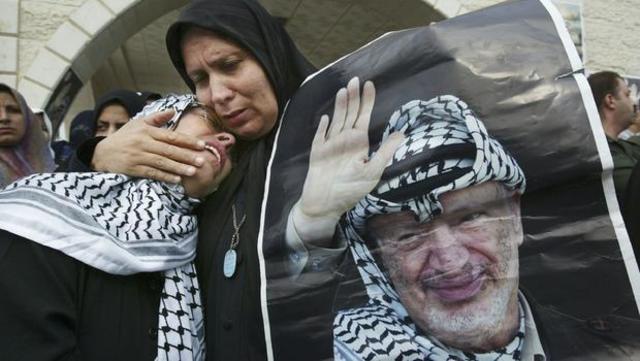 arafat dies 2004