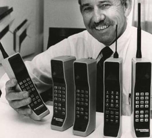 Первый мобильный телефон