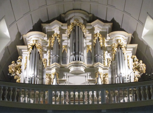 Got a job as an organist at the Church of Arndstadt