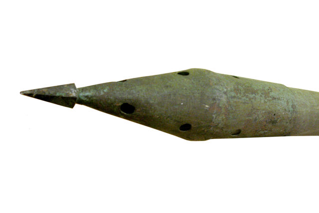 French army defends city using gunpowder rockets