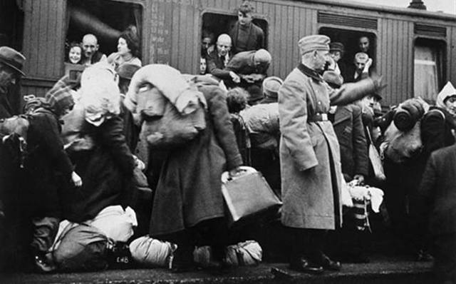 Germany deports German, Austrian and Czech Jews to Poland.
