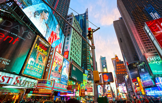 Empieza a funcionar el primer tablero eléctrico enNueva York con resultados de la serie mundial