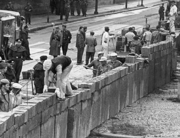 Construcció del mur de Berlín
