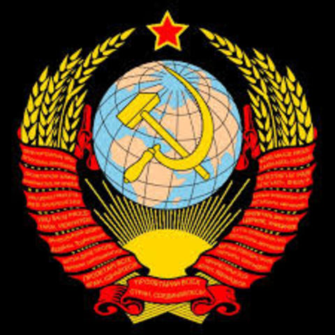 The USSR is established