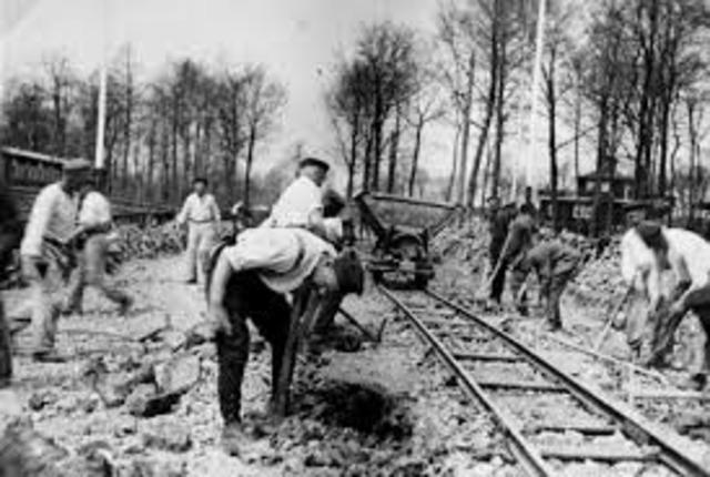 Forced labor decreee issued for Polish Jews ages 14-60