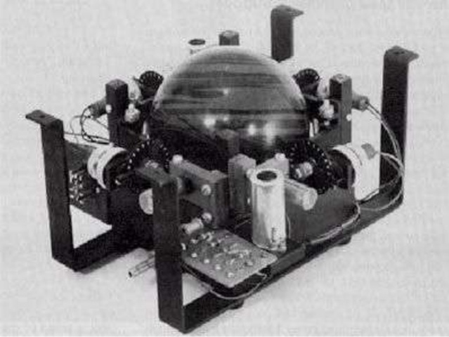 •	1952: Nace el primer trackball, creado por la Marina Canadiense