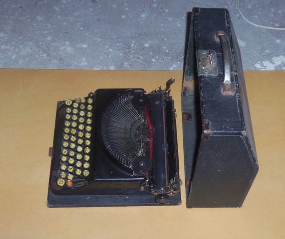 las primeras máquinas de escribir portátiles