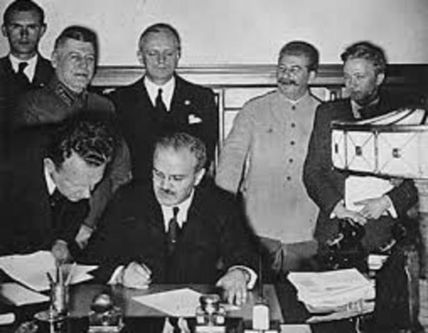 Germany and the USSR sign the Non-Aggression Pact