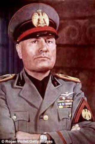 Mussolini and the Fascists come to power in Italy