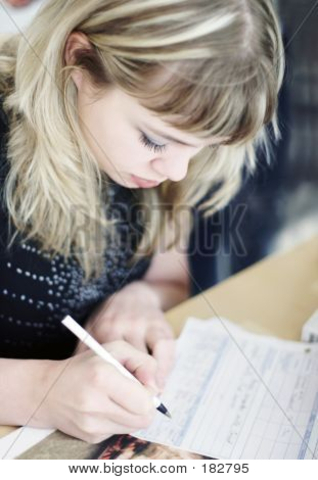 Educación a distancia por correspondecia.