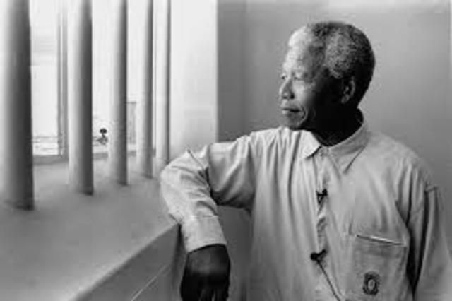 Fue arrestado, sacado del país y condendo.