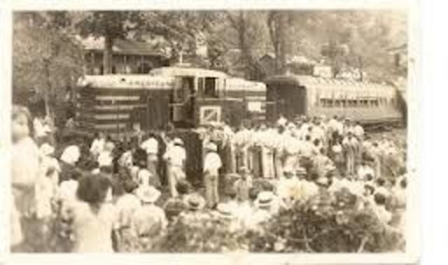 Train Derails in Puerto Rico