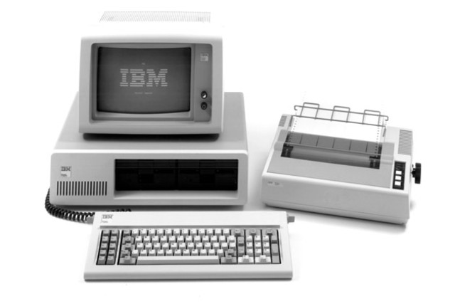 IBM fabrica la primera computadora