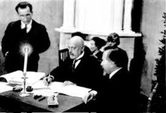 Finland signed a peace treaty with Soviets