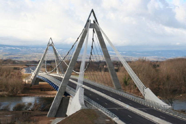 Grand pont suspendu de la Loire