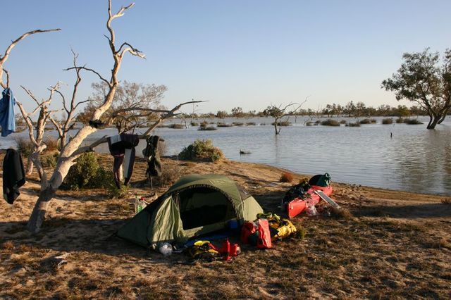 Burke arrives at Cooper's Creek