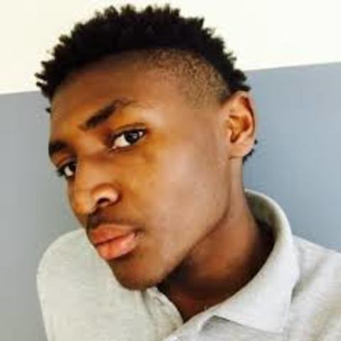 yo soy ahora el último año de la escuela secundaria sigue jugando al baloncesto