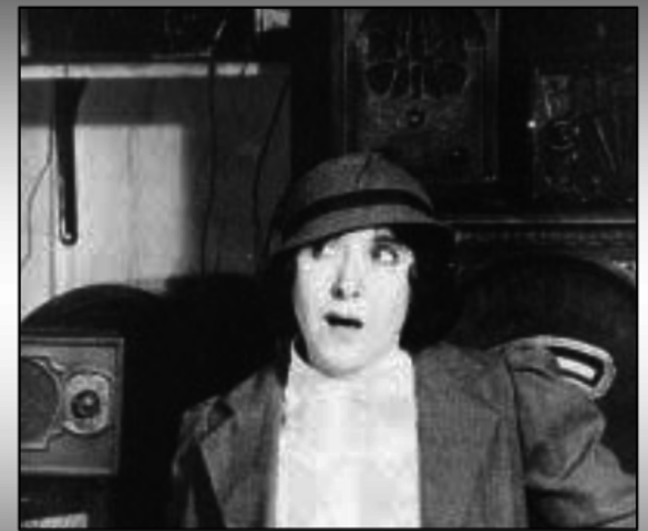 Bulova produce el primer spot comercial para radio, "Altono, son las 8 PM, B-U-L-O-V-A hora Bulova"