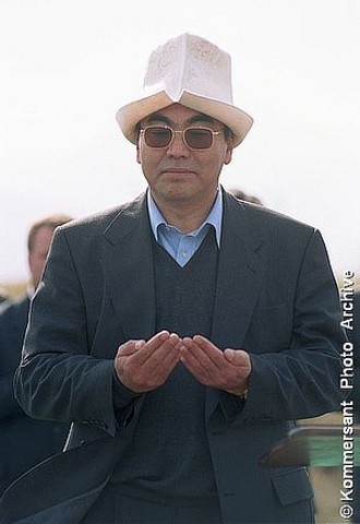 Askar Akaev becomes president of Kyrgyzstan's Supreme Soviet