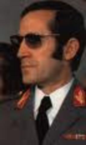 Ramalho Eanes é reeleito