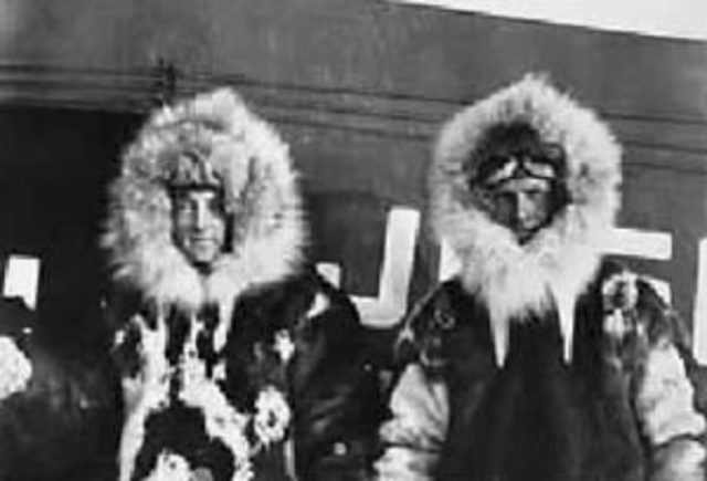Richard Byrd and Floyd Bennett fly over the South Pole.