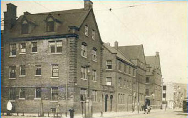 Hull House built in Chicago SOCIAL