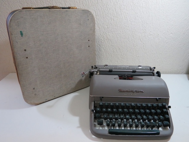 Máquienas de escribir Pequeñas y Portátiles