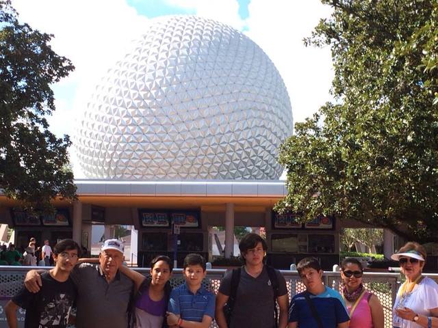 Mi Familia y Yo Fuimos a Disneyland y Universal Studios.