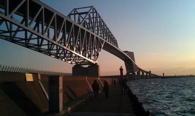 dinosaur tokyo gate bridge