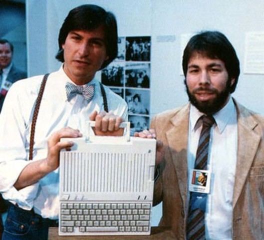 Начало работ Возняка и Джобса